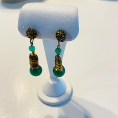 f595 Vintage Gold Tone Green Jade Dangle Screw-on Earrings
