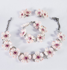 Vintage Lisner Dogwood Thermoset & Rhinestone Necklace, Bracelet and Earring Set