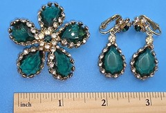 VTG JULIANA (D&E) GREEN & CLEAR CAGED RHINESTONE BROOCH AND EARRING SET