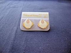 VINTAGE SAMUEL HUANG DESIGNER CLOISONNE RETRO MOD PINK & WHITE STUD EARRINGS