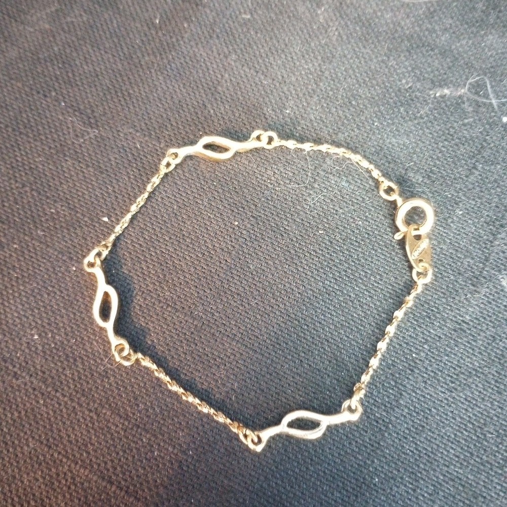 Vintage Signed Avon Gold Tone Rope Bracelet w Twirl Accents 6-7/8inch