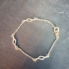 Vintage Signed Avon Gold Tone Rope Bracelet w Twirl Accents 6-7/8inch