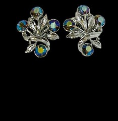 VTG AURORA BOREALIS EARRINGS FLORAL TWIST CLIP-ON SILVER TONE PRISTINE ESTATE
