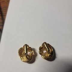 Antique Gold white faux pearl small clip on earrings