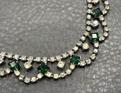 Vintage Art Deco Green Faux Emerald Crystal Rhinestone Bib Necklace Scalloped