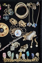 Goldtone Jewelry Lot Avon Hong Kong Signed Pieces Brooch Earrings Vtg-Mod E31