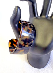1” Wide Faux Tortoise Shell Lucite Plastic Cuff Bracelet 2.25″ diameter Vintage
