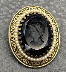Vintage Black Glass Left Facing Cameo Brooch Pendant Faux Pearl Ornate Frame
