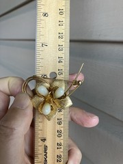 Unused Vintage Natural Stone Brooch Flower Motif gold tone