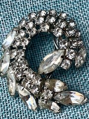 Vintage Brooch Pin Classic And Chic A Statement Piece Heirloom Weiss?