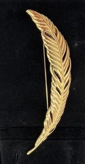 Monet Gold-Tone Feather Brooch 3.5 Inches Elegant Vintage Jewelry Pin