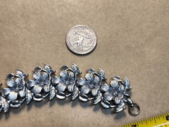 Vintage 1950’s-1960’s? Rhodium Plated Flower Plaque Link 7″ Costume Bracelet