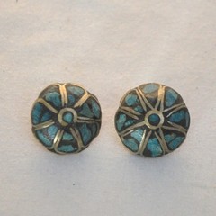 Vintage Signed India N6 Turquoise Chip Mosaic Inlay Domed Clip On Earrings 17mm