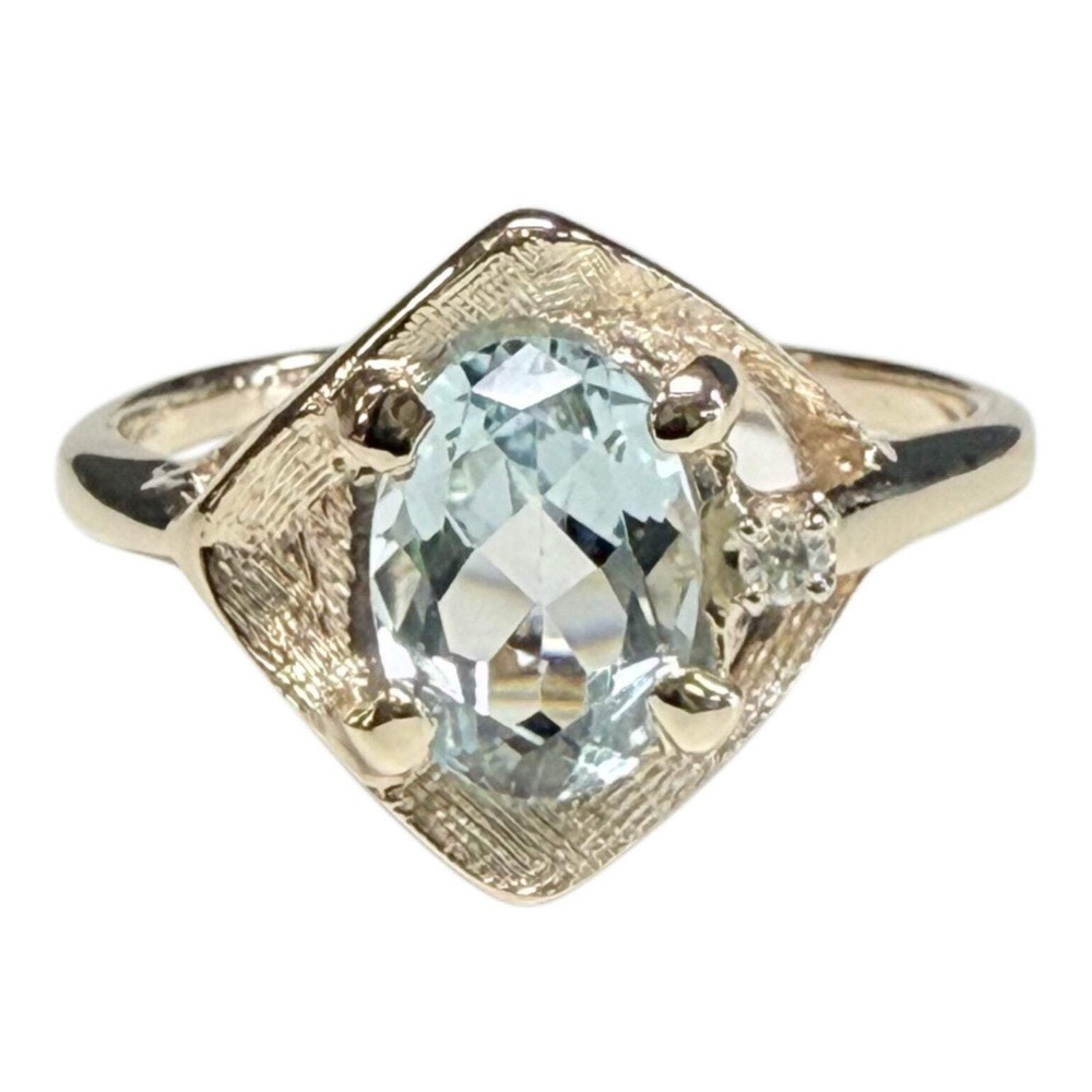 10k Gold Aquamarine & Diamond Chip Ring