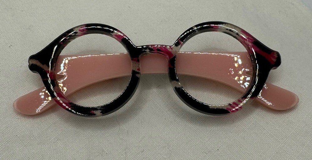 Round Pink & Black Camo W Lt Pink Arms Eye Glasses Dressy Or Casual Pin Brooch