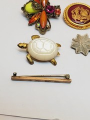 Vintage Brooch Estate Jewelry Brooch Lot For Repair!(26)