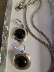 ONYX HAMMERED SILVER NECKLACE AND EARRINGS SET