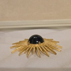 Vtg Starburst Goldtone Green Marble Plastic or Lucite Stone Star Brooch Pendant