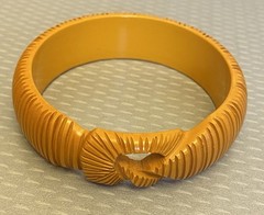 Vintage Butterscotch Amber Bakelite Bangle Carved Pierced Open Knot 7/8″ TESTED