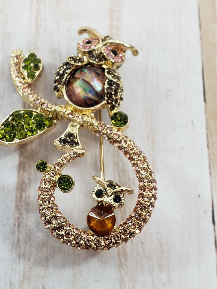 NAPIER VINTAGE MOM & BABY OWL BROOCH RHINESTONES LEAVES GOLDTONE