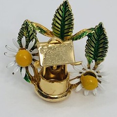 Wishing Well Brooch Enamel Flower Daisy Articulated Bucket Vintage Pin