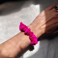 Vintage 1980s Hot Pink Dyed Shell Chunk Bracelet Stretchy Statement Retro Boho