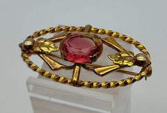Vintage Oval Red/Orange Variegated Stone Gold Tone Pin Brooch Lapel