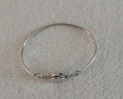 Vintage 1979 Avon Yesterdays Memories Hinged Silver Tone Bangle Bracelet Locket
