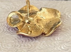 Vintage flower brooch & pendant / enamel on gold tone metal brooch
