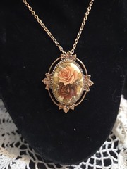 Vtg Sarah Coventry 1977 Rose Marie Cameo Rose Pendant Goldtone 23” Necklace P45