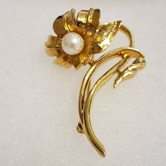 Vintage Midcentry Long Stem Goldtone Faux-Pearl Flower Brooch Pin, Secure Clasp
