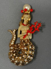 Hutton Wilkinson Mermaid Brooch Swarovski Crystal Red Coral Crown 3″ 1990s Signe