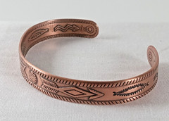 Wheeler Manufacturing Co. solid copper petite cuff embossed arrows 2 1/8″ dia