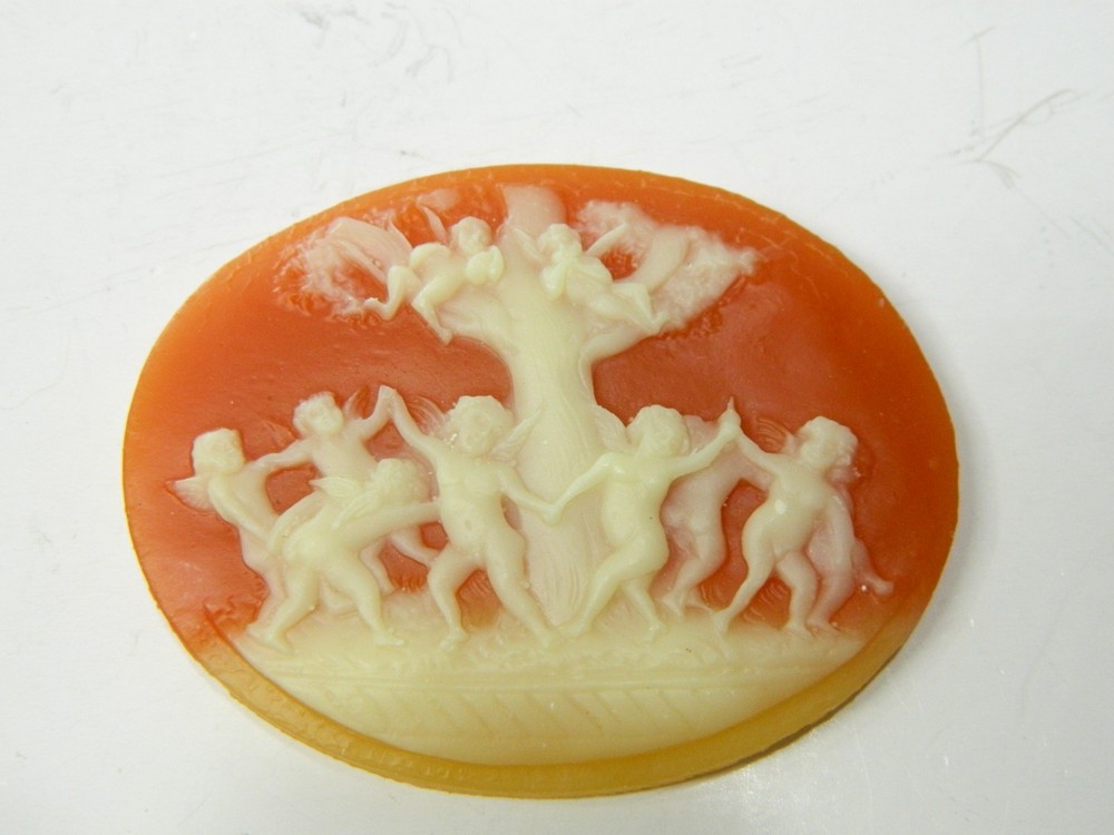 VTG ANGELS DANCING AROUND TREE CARVED UNMOUNTED LOOSE RESIN CAMEO PEACH & WHITE