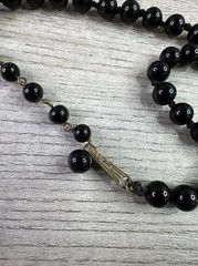 Vintage Unbranded Lot Of 2 Faux Pearl/Bead Necklaces 1 Green 1 Black