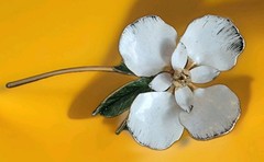 Vintage Estate Gold Plate White Orchid Flower Pin Brooch Enamel 3 3/4″×1 3/4″