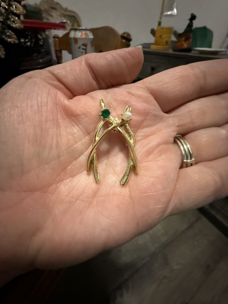 Vintage Double Wishbone Brooch Pin in Gold Tone Faux Pearl and Green Rhinestone