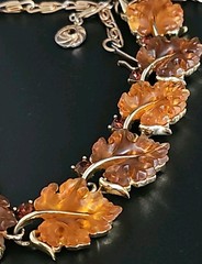 Signed Vintage Lisner Two Tone Amber/Brown Thermoset Oak Leaf Parure Set