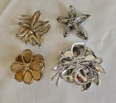 VTG Costume Jewelry Flower Brooch Lot 20 Gold Silver Tone Rhinestone etc. Signed