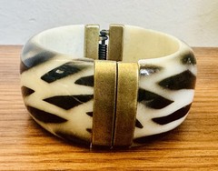 Vintage Zebra Striped Bangle Bracelet Hinged Clamper Boho Cream & Black Chic