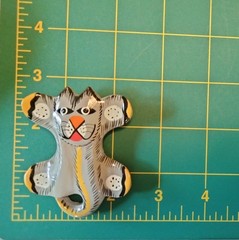 Handmade Wooden Whimsical Cat Brooch (169 – 2485)