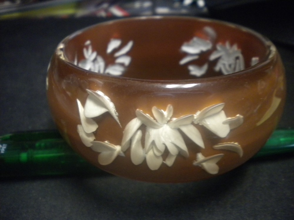 Chunky Thick BROWN Lucite Acrylic Bangle Bracelet with ENGRAVED FLOWERS OLD