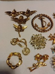 VARIETY OF VINTAGE BROOCHES LOT 21PC wear, repair, parts