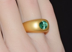 NATURAL 1.62CT EMERALD SOLID 750 18K GOLD MATTE DOME RING MODERNIST SIGNET STYLE