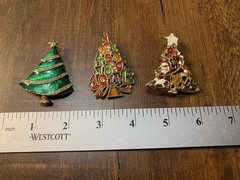Vintage 20PC Lot Of Christmas Brooches, Pins, Button Covers, And Accent Pieces