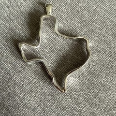 VTG State of Texas Charm Necklace Pendant Hammered Silver Tone Texas Outline