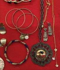 Vintage Costume Necklaces Bracelet Mixed Jewelry For Crafts (Lot Of 15) C-5