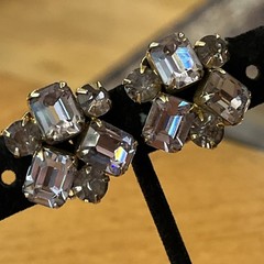 Vintage Weiss Prong Set Purple Lilac Faceted Crystal Glass Clip On Earrings