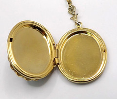 Vintage 1928 Porcelain Floral Photo Locket Pendant Goldtone 3 Strand Chain 35″
