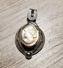 Vintage Uncas Sorrento Sterling Silver filigree Mother Pearl cameo pendant